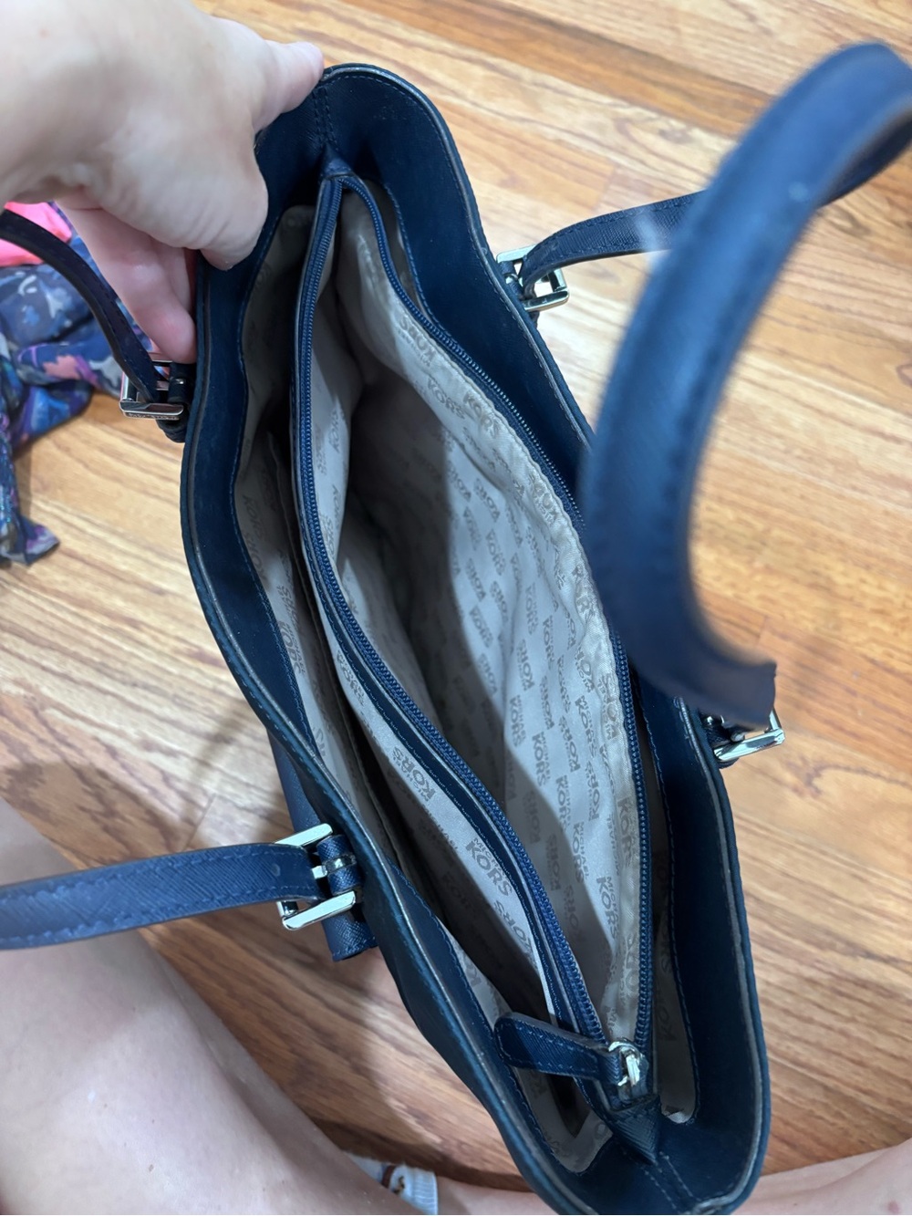 Michael Kors Classic Navy Blue Women's Tote Bag with Front Pocket - Picture 8 of 9